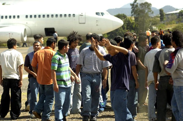 Al menos 65,000 hondureños fueron deportados desde México y EUA