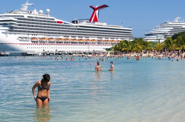 Crucero con 300,000 turistas llegará en 2017