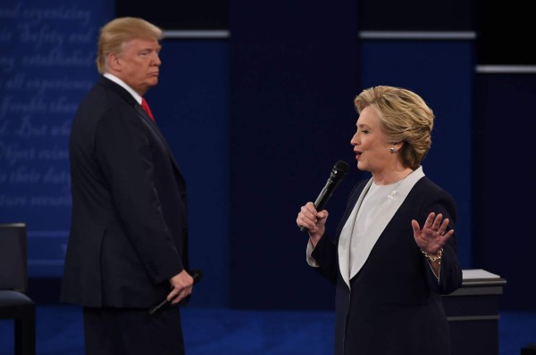 Trump y Clinton cruzan ataques sobre escándalos sexuales en segundo debate