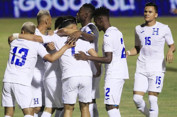 Selección de Honduras analiza jugar amistoso en noviembre