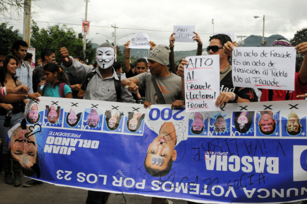 Estudiantes protestan por la pérdida de Xiomara Castro en las elecciones