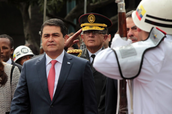 Presidente de Honduras se reúne con Correa en Ecuador