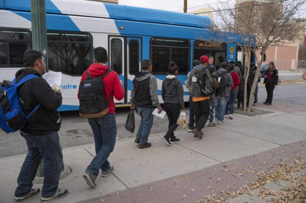 EEUU traslada a cientos de inmigrantes a Colorado  