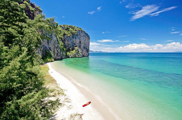 La playa Patóng es la más famosa en la isla de Phuket.