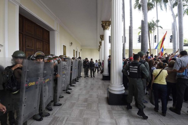 Parlamento declara que hay un golpe de Estado del chavismo en Venezuela