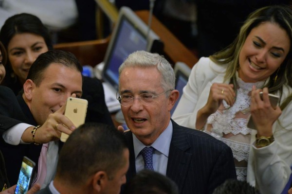 Exguerrilla FARC se estrena en Congreso de Colombia dominado por la derecha