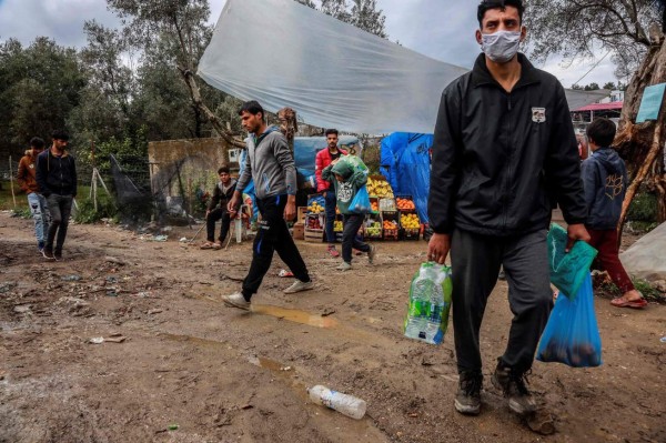 Protegerse del coronavirus, misión imposible en un campo de refugiasos en Grecia