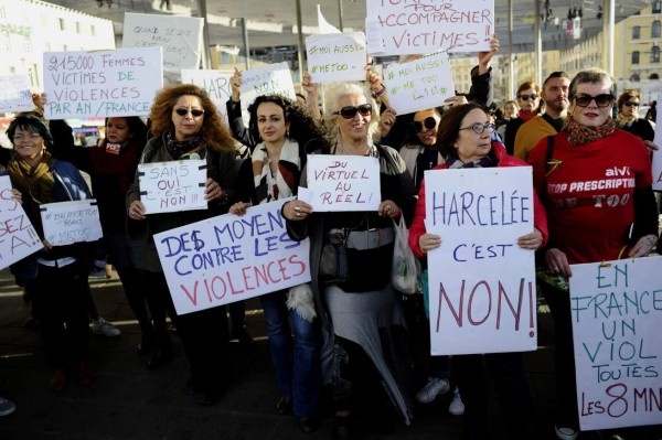 Francesas exigen derecho al respeto y condenan puritanismo de actrices