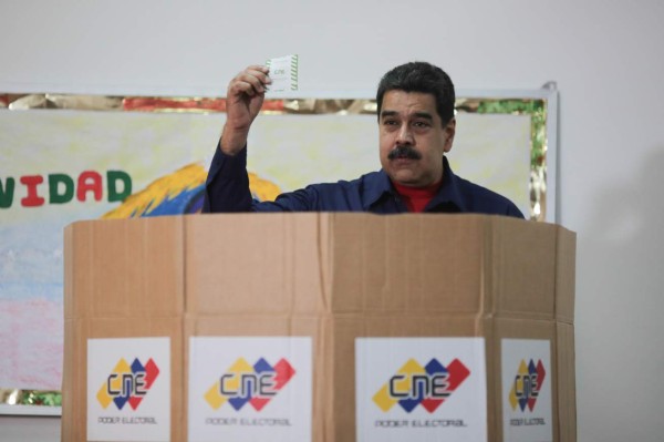 Maduro prohíbe a los candidatos opositores disputar presidenciales