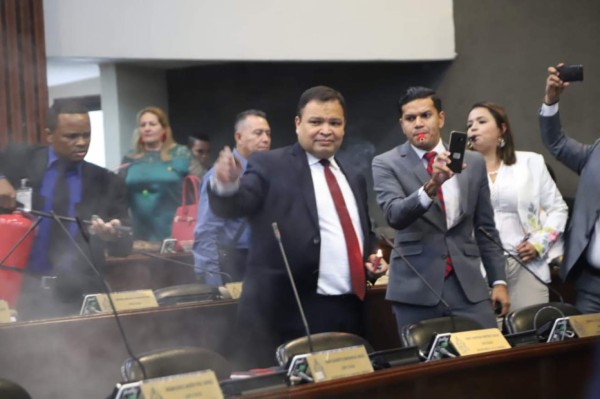 Diputado de Libre denuncia a Mario Pérez por supuesta amenaza