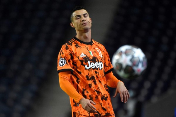 Juventus' Portuguese forward Cristiano Ronaldo reacts during the UEFA Champions League round of 16 first leg football match between Porto and Juventus at the Dragao stadium in Porto on February 17, 2021. (Photo by MIGUEL RIOPA / AFP)