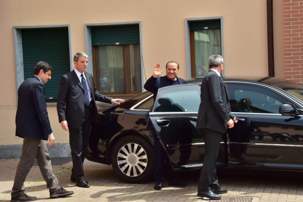 Berlusconi concluye su primera jornada de trabajos sociales 
