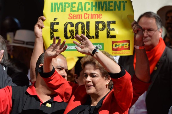 Brazilian President Dilma Rousseff waves at the crowd during a demonstration to mark International Workers' Day, in Sao Paulo, Brazil, on May 1, 2016. / AFP PHOTO / NELSON ALMEIDA
