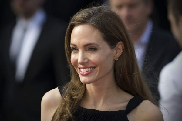 Angelina Jolie se extirpa los ovarios para prevenir el cáncer