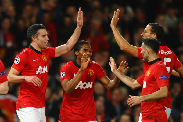 Un 'hat-trick' de Van Persie clasifica al Manchester United