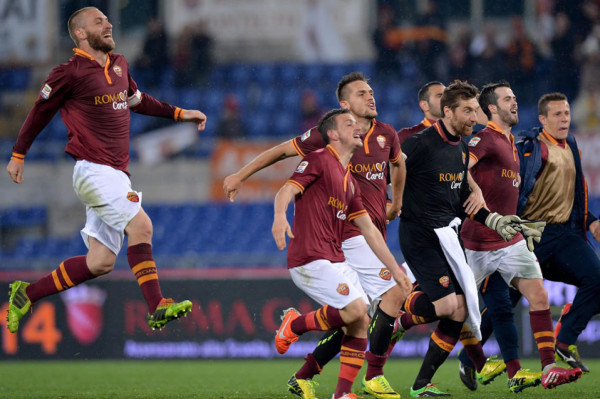 Roma se consolida en el segundo lugar con una victoria agónica