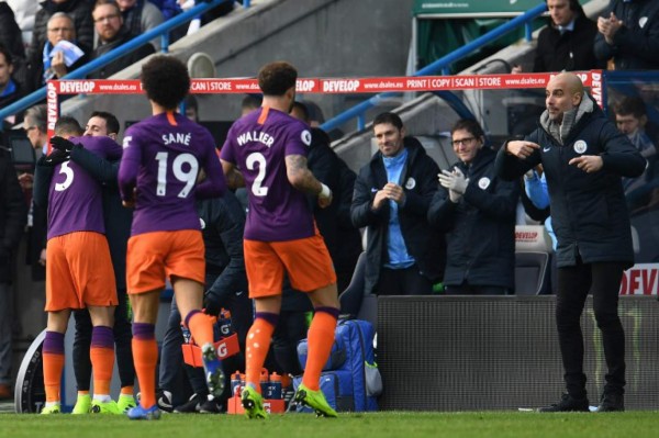 Video: Manchester City golea y sigue al acecho del Liverpool