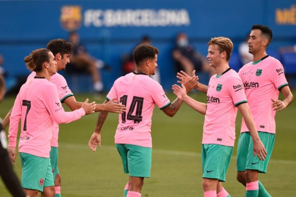 El brasileño Coutinho festejando con sus compañeros el primer gol del Barcelona ante Girona. Foto AFP.