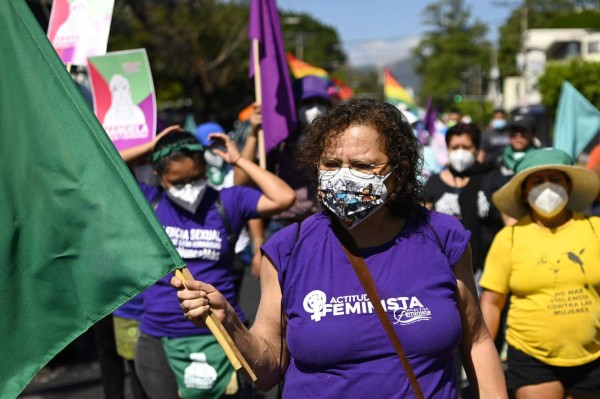 Miles de mujeres salvadoreñas piden la despenalización del aborto