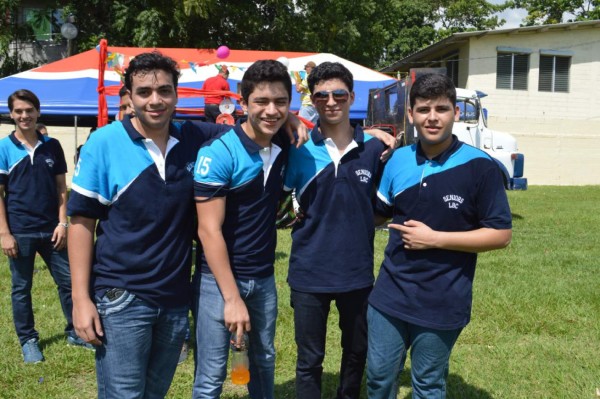 Presentan alumnos seniors 2015 del Liceo Bilingüe Centroamericano