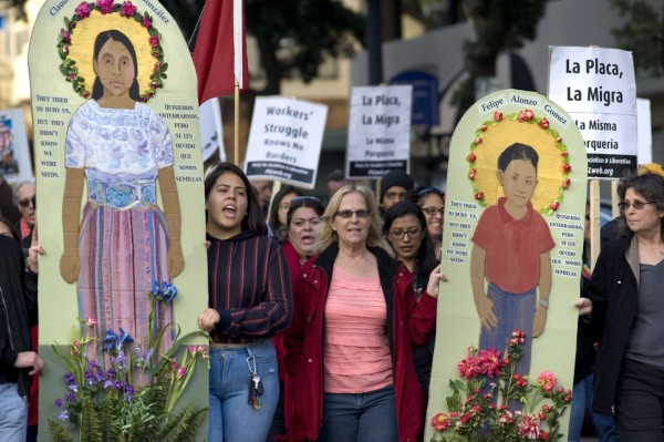IMMIGRATION PROTEST FINAL 09. San Diego (United States), 12/01/2019.- People participate in a march and protest in support of immigrants and asylum seekers in San Diego, California, USA, 11 January 2019. (Protestas, Estados Unidos) EFE/EPA/DAVID MAUNG