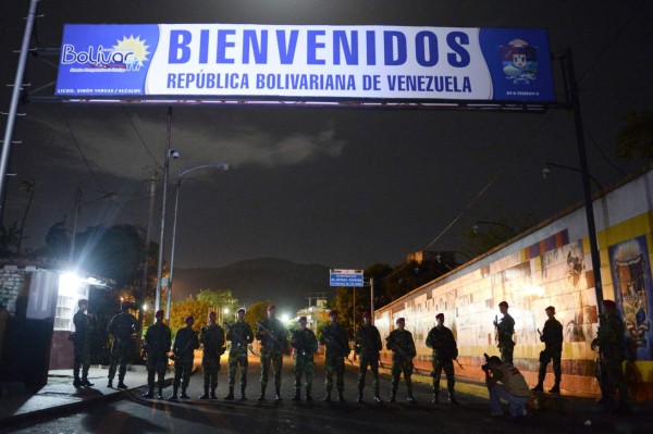 De ‘estupidez’ tildan cierre de frontera de Venezuela con Colombia