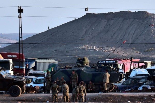 Turquía insta a lanzar una ofensiva terrestre contra Isis