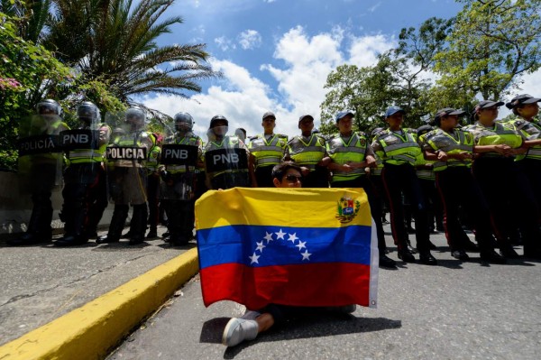 Luz verde en Venezuela para avanzar en revocatorio contra Maduro  