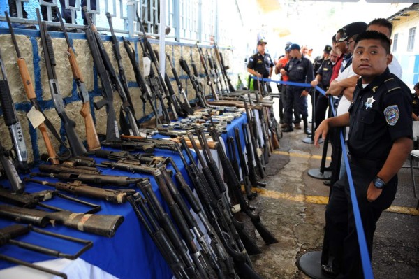 Honduras destruye 12,000 armas y municiones incautadas al crimen