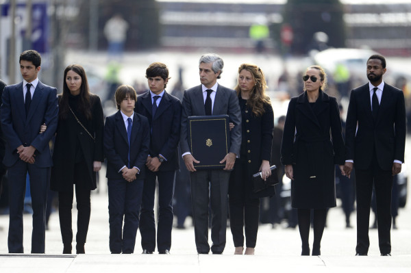 Miles de españoles rinden homenaje y se despiden de artífice de la democracia