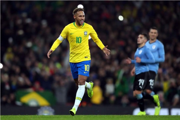 Neymar le dio la victoria a Brasil sobre Uruguay con gol de penal. Foto @CBF_Futebol