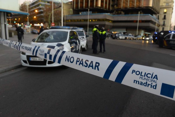 Hombre estrella un carro con bombas en Madrid