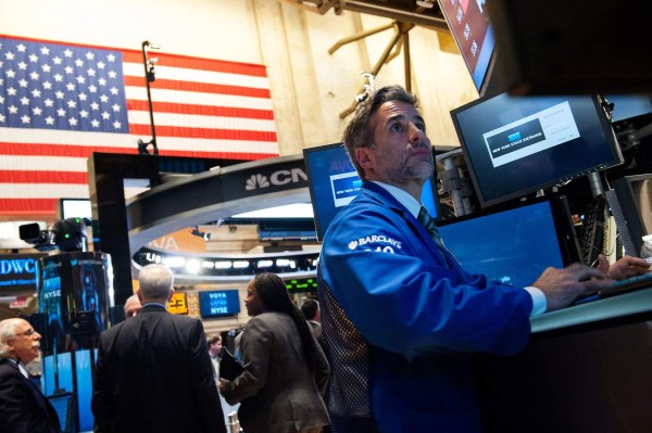 Wall Street termina en alza gracias a las empresas