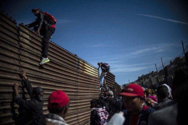 Trump urge a México a deportar migrantes y amenaza con cerrar otra vez la frontera
