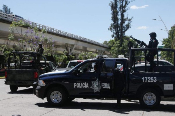 México refuerza seguridad en frontera por caravana migrante