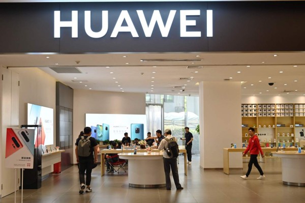 Poderosas empresas británicas retiran sus móviles Huawei de sus redes 5G