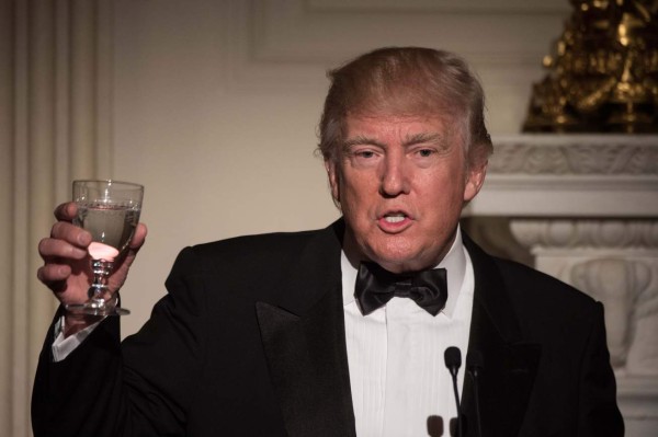 Trump disfruta cena con gobernadores, pese a ataques en Oscars