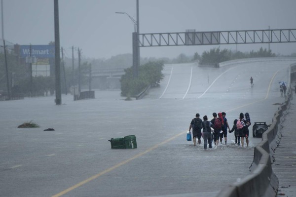 Texas: se esperan unos 30,000 refugiados tras huracán Harvey