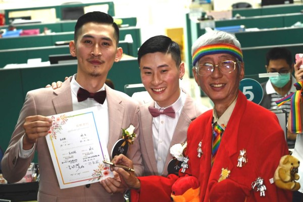 Taiwán comienza a registrar los matrimonios homosexuales