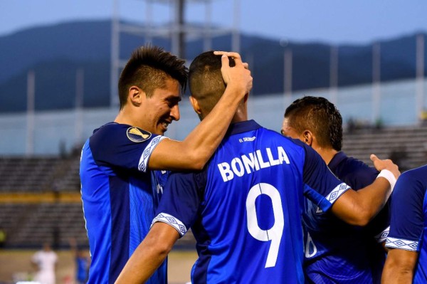 Video: El Salvador vence a Curazao y comienza con pie derecho la Copa Oro 2019