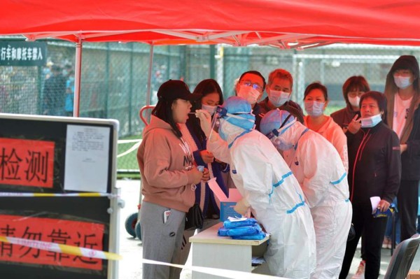 China hará pruebas a 9 millones de habitantes tras detectar 12 casos de coronavirus
