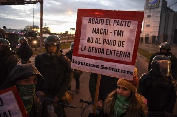Cancelan más de 500 vuelos en Argentina por huelga general