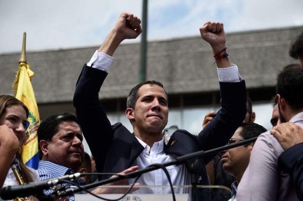 EEUU exige a los medios llamar presidente interino a Guaidó
