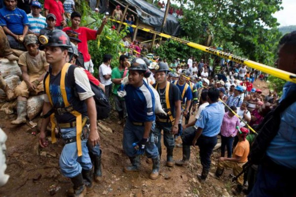 Sigue búsqueda de mineros, en Nicaragua esperan un milagro