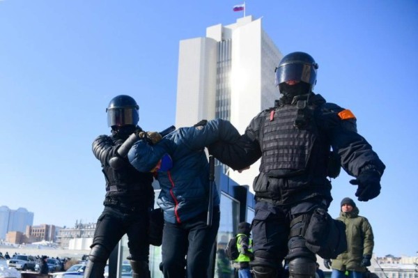 La Policía rusa cierra ciudades y detiene a cientos de personas en manifestaciones