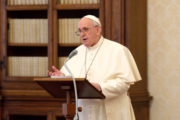 El Papa asiste al funeral de su médico personal, fallecido por coronavirus