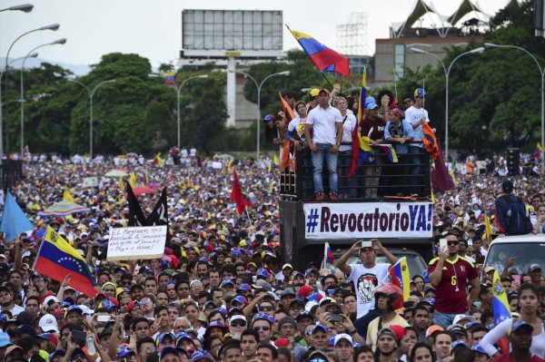 1,2 millones de venezolanos marchan contra Nicolás Maduro