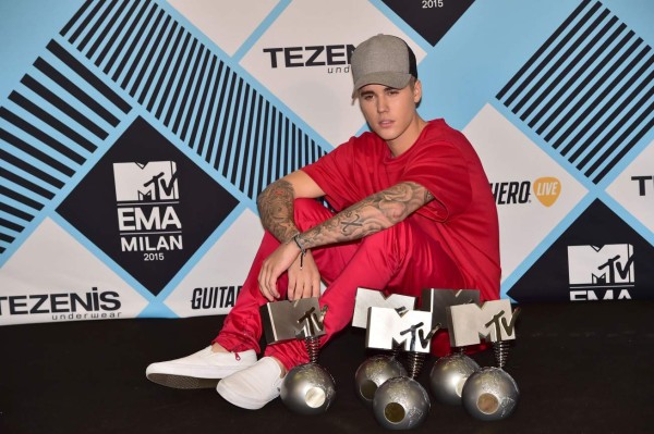 Justin Bieber hace historia en los MTV EMA 2015
