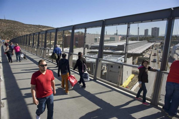 EEUU y México extienden el cierre de su frontera común por COVID-19  