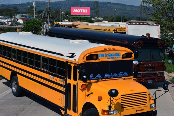 Transportistas de Honduras cortan rutas en reclamo de bono por COVID-19